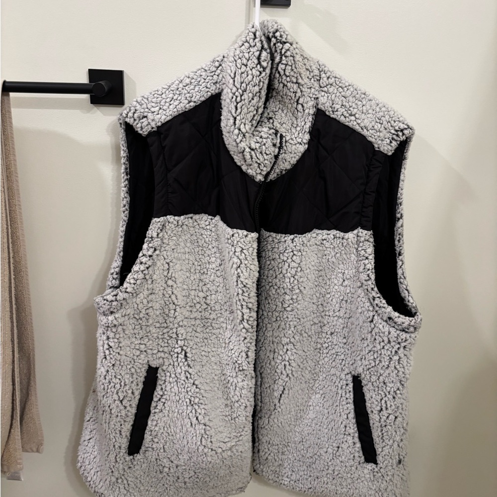 Free Country Charcoal and Light Gray Vest